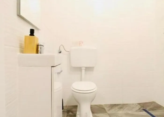 Spacious Cozy 1br Near To Danube River